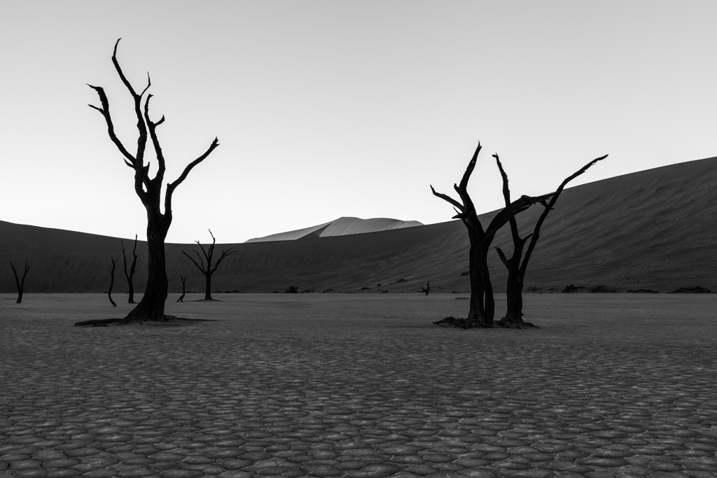 Land 10 Dead Vlei sunrise Namibia